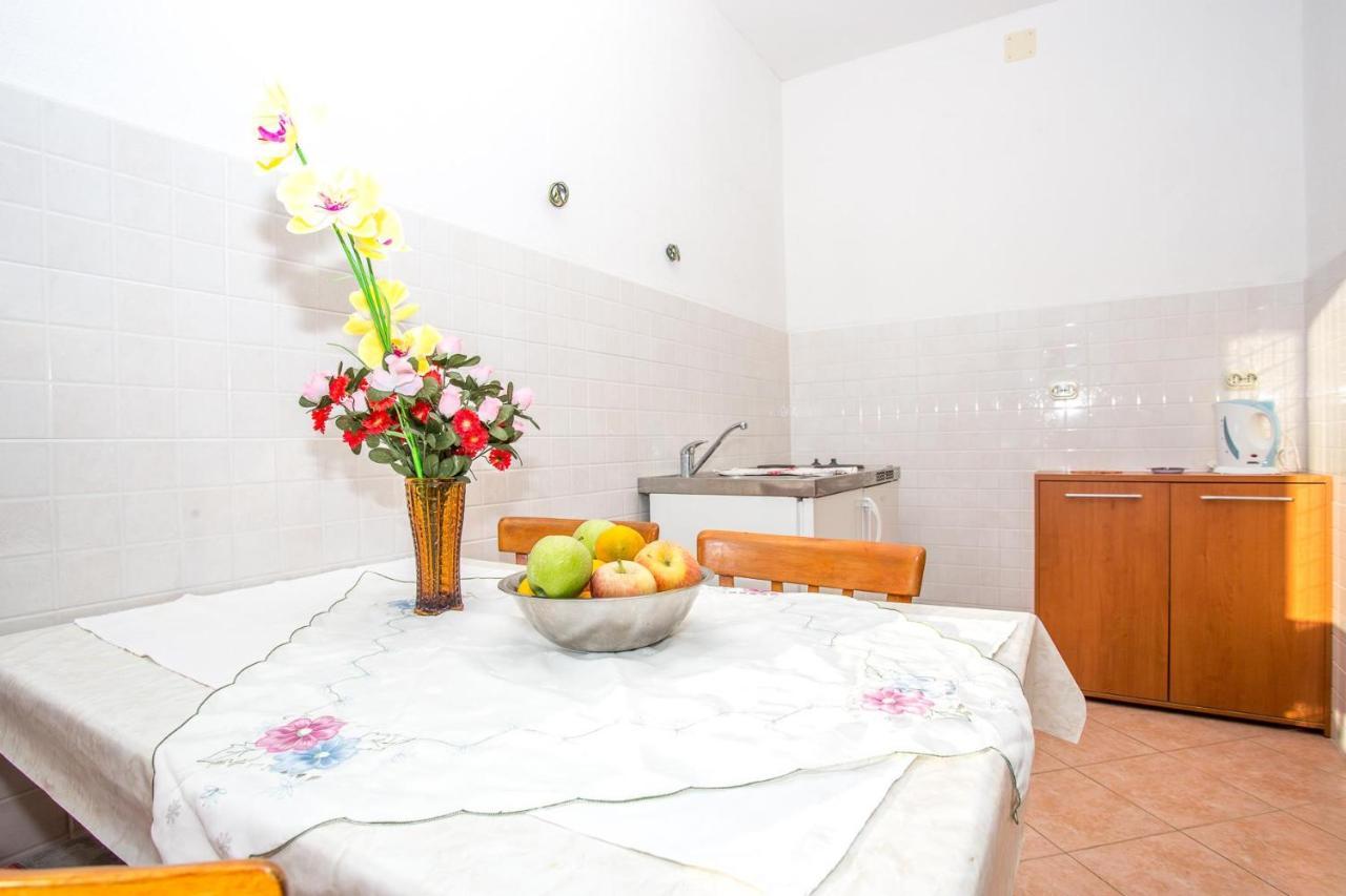 Apartments Nuic 748 Makarska Exterior photo