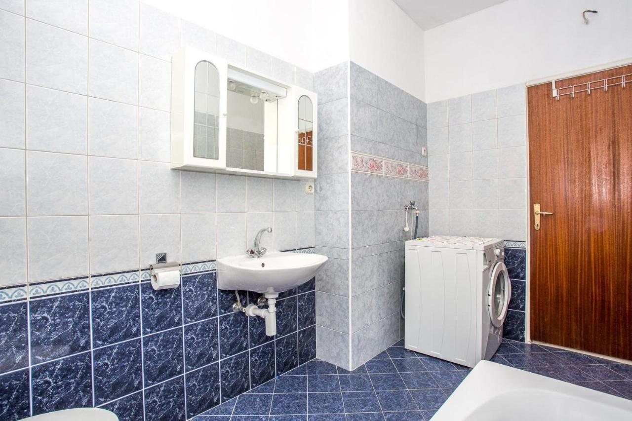 Apartments Nuic 748 Makarska Exterior photo